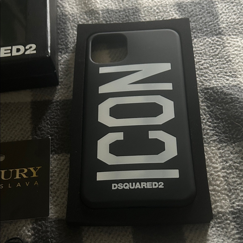 DSQUARED2 Black Case with White Icon Lettering iPhone 11 Pro Max
